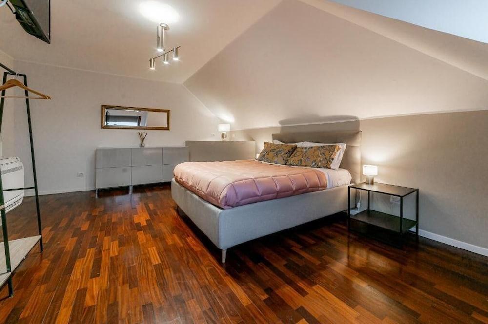 Elegant Penthouse - Metro Conca d'Oro Room Type - Deluxe Apartment, Balcony, City View Elegant Penthouse - Metro Conca d'Oro Room Type - Deluxe Apartment, Balcony, City View