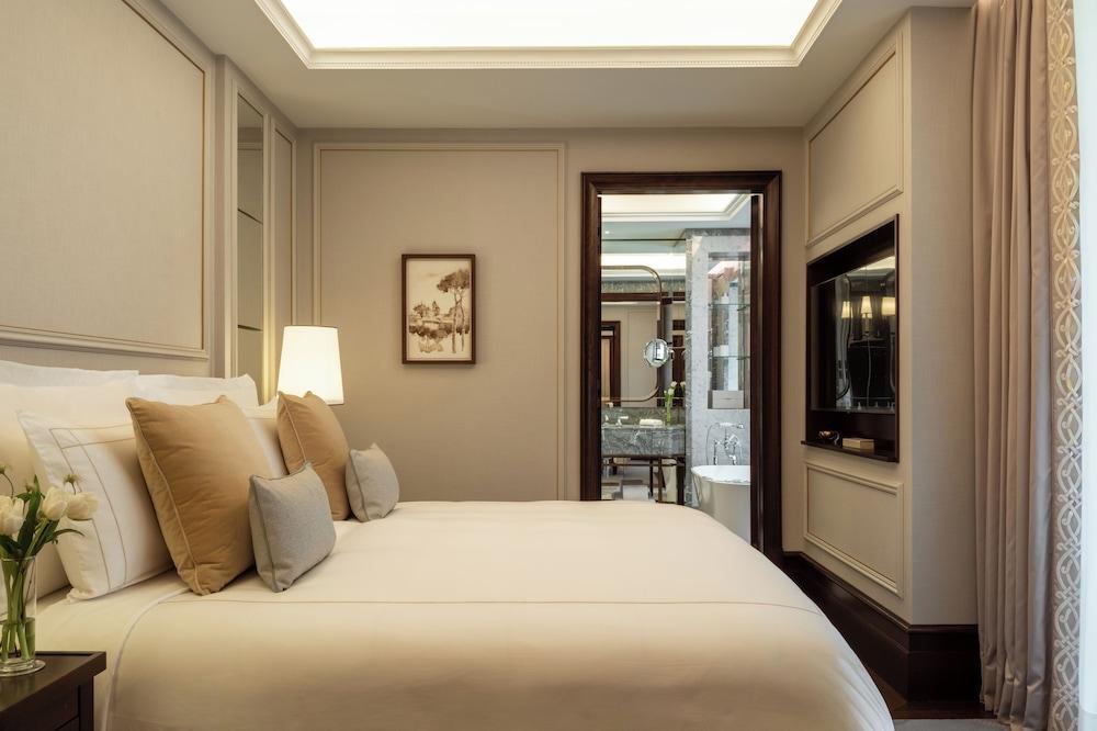Corinthia Rome Room Type - Superior Suite, 1 King Bed