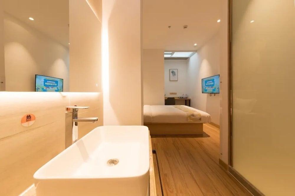 Shanghai Pengpai Art Youth Hotel Room Type - Business Double Room