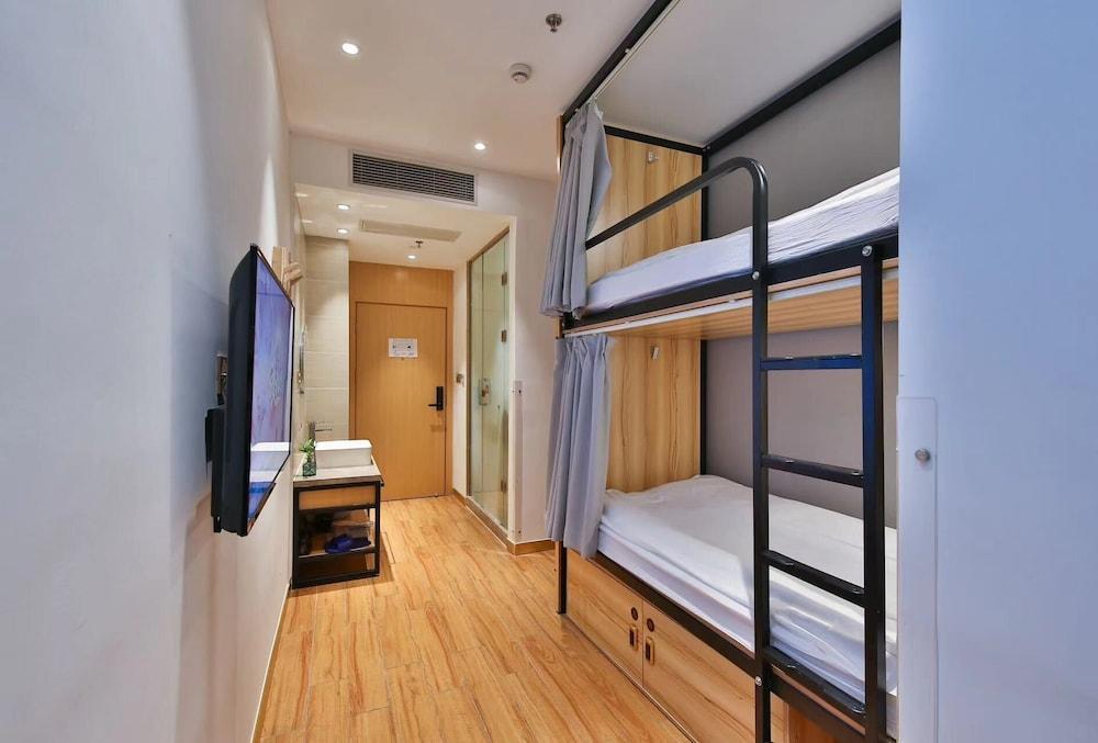 Shanghai Pengpai Art Youth Hotel - Tap to explore photos
