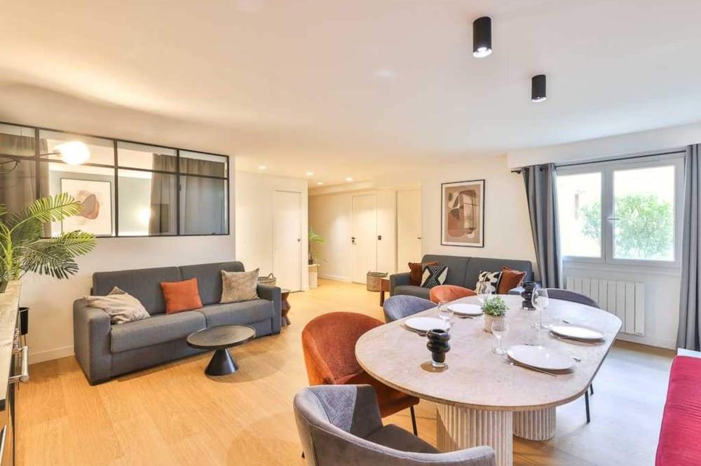 Comfort & Design for 10p - 5min From the Marais - Tap to explore photos