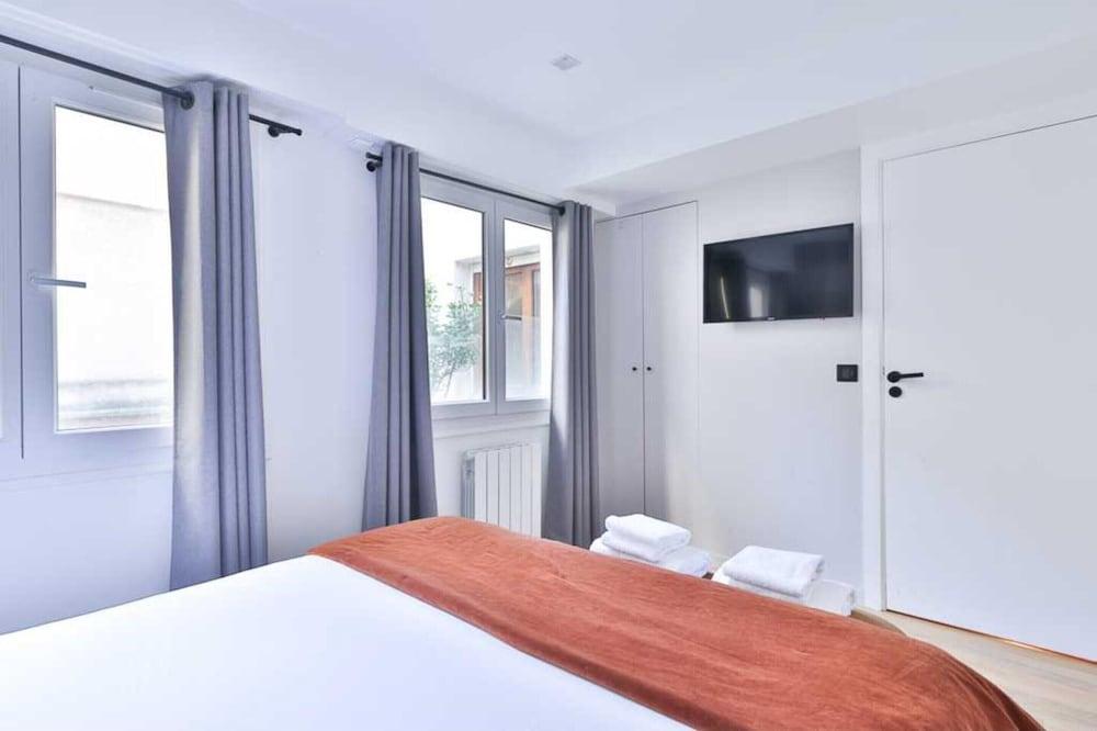 Comfort & Design for 10p - 5min From the Marais - Tap to explore photos