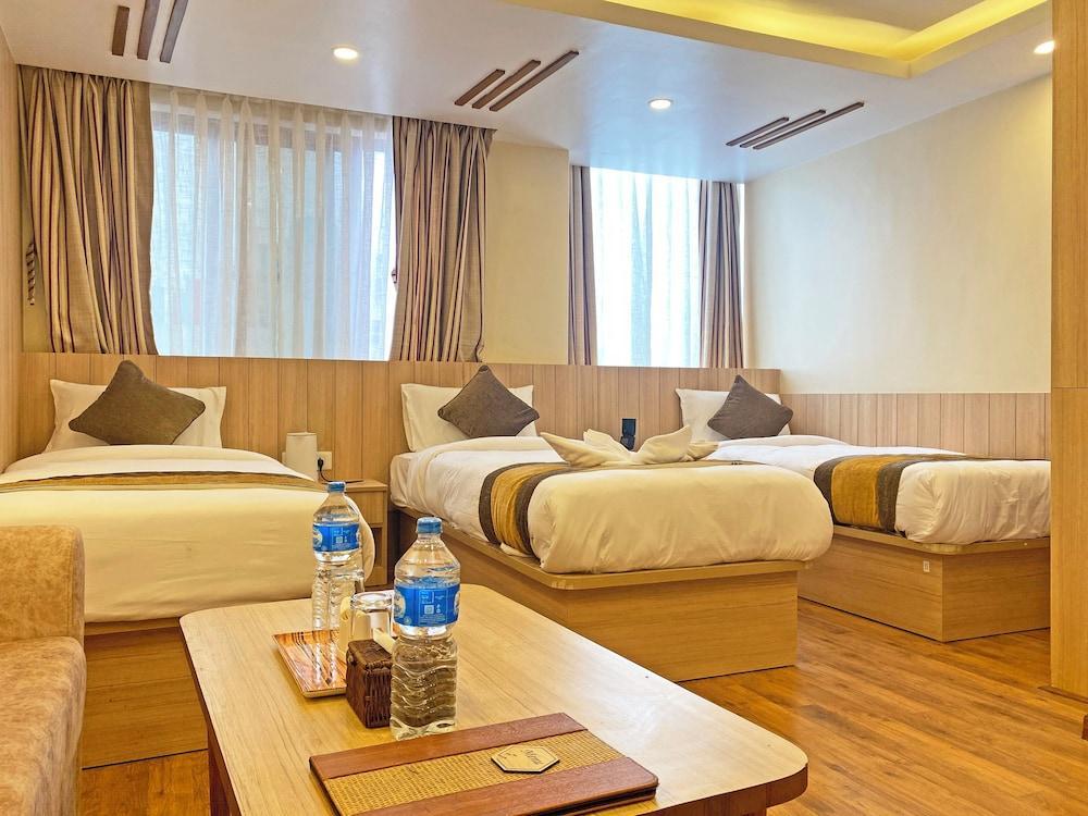 Hotel Airport Gurkha Room Type - Deluxe Triple Room, City View