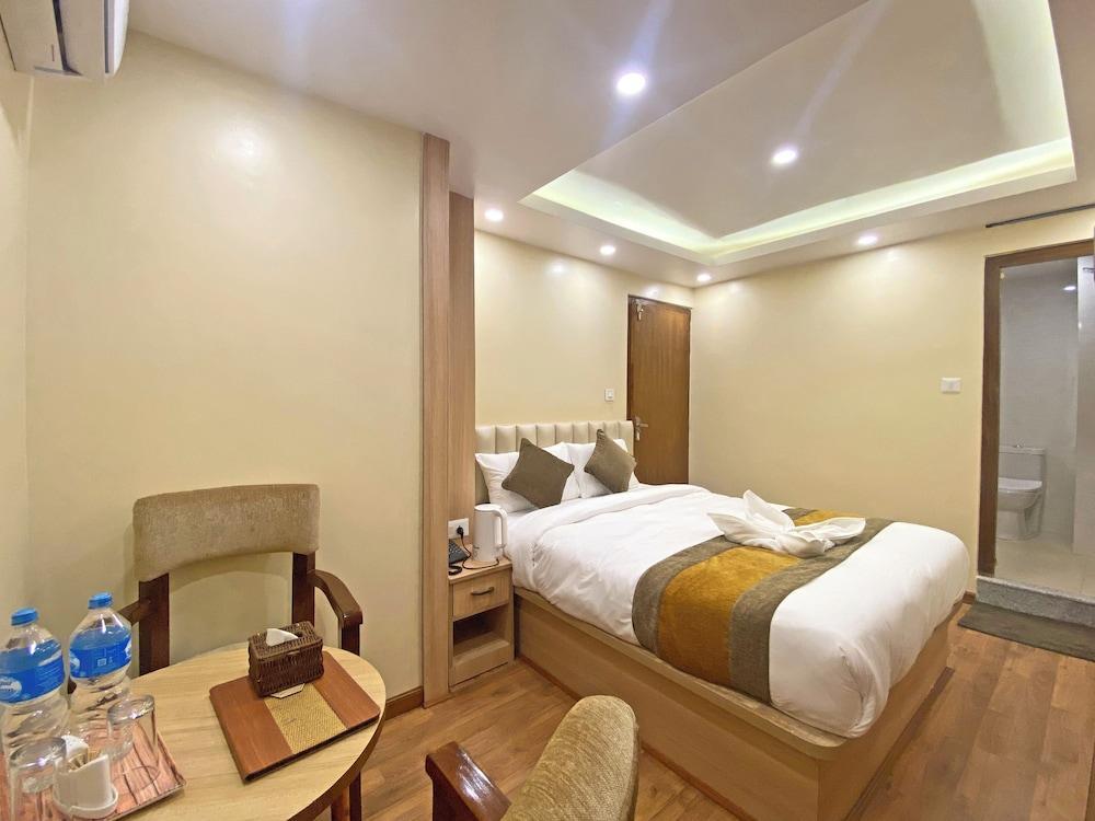Hotel Airport Gurkha Room Type - Deluxe Single Room, City View