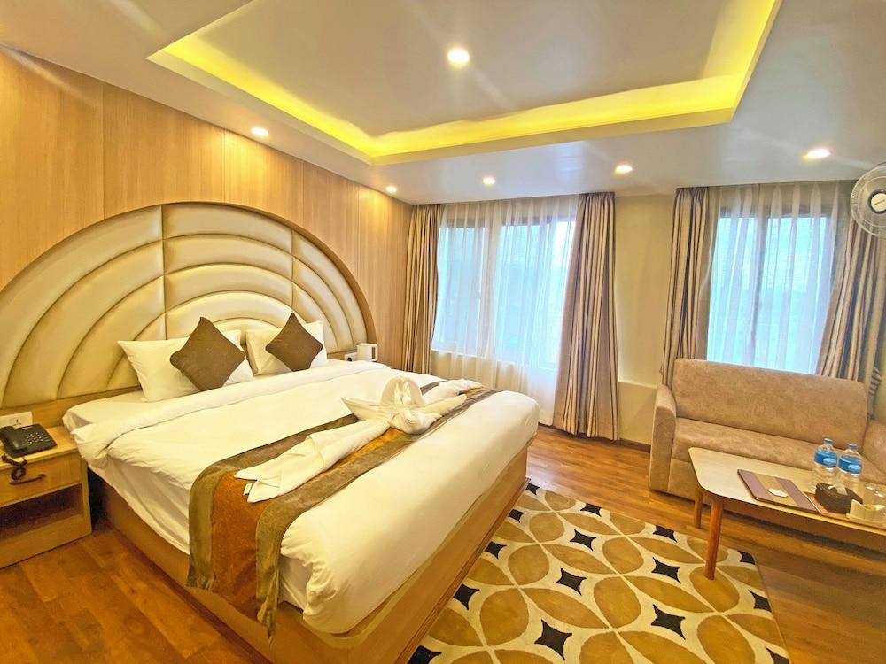 Hotel Airport Gurkha Room Type - Deluxe Studio Suite, City View