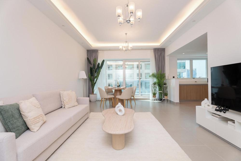 Gala Guests - Classic Opal Tower Suites Dubai Marina Room Type - Deluxe Apartment, 1 Bedroom, Balcony, Marina View Gala Guests - Classic Opal Tower Suites Dubai Marina Room Type - Deluxe Apartment, 1 Bedroom, Balcony, Marina View