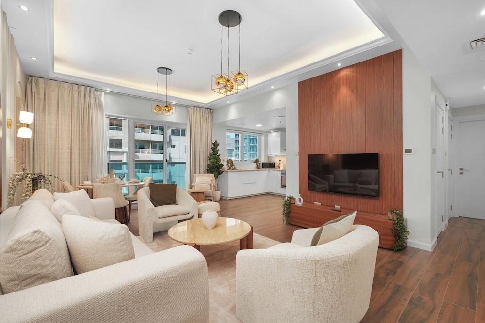 Gala Guests - Classic Opal Tower Suites Dubai Marina - Tap to explore photos