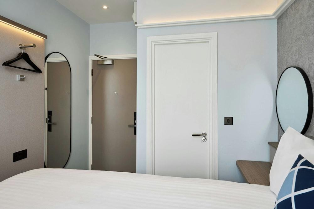Four Points Flex By Sheraton London Victoria Room Type - Standard Room, 1 Double Bed