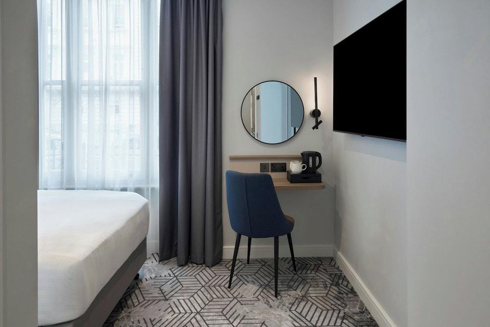 Four Points Flex By Sheraton London Victoria - Tap to explore photos