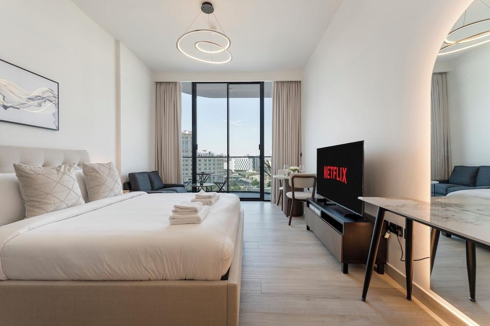 Chic Studio Cinema & Game Room in Arjan