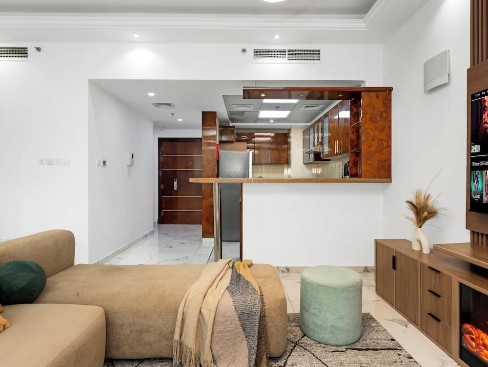 Centric Flat with Marina View - Tap to explore photos