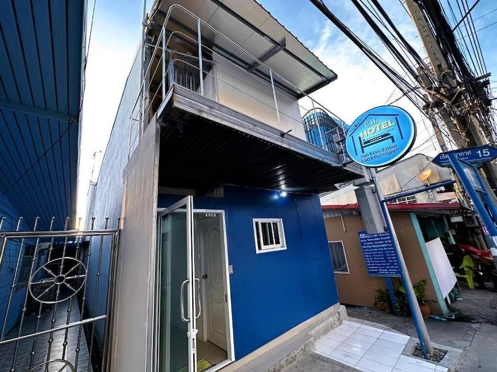 C.S. Hotel Don Mueang International - Tap to explore photos
