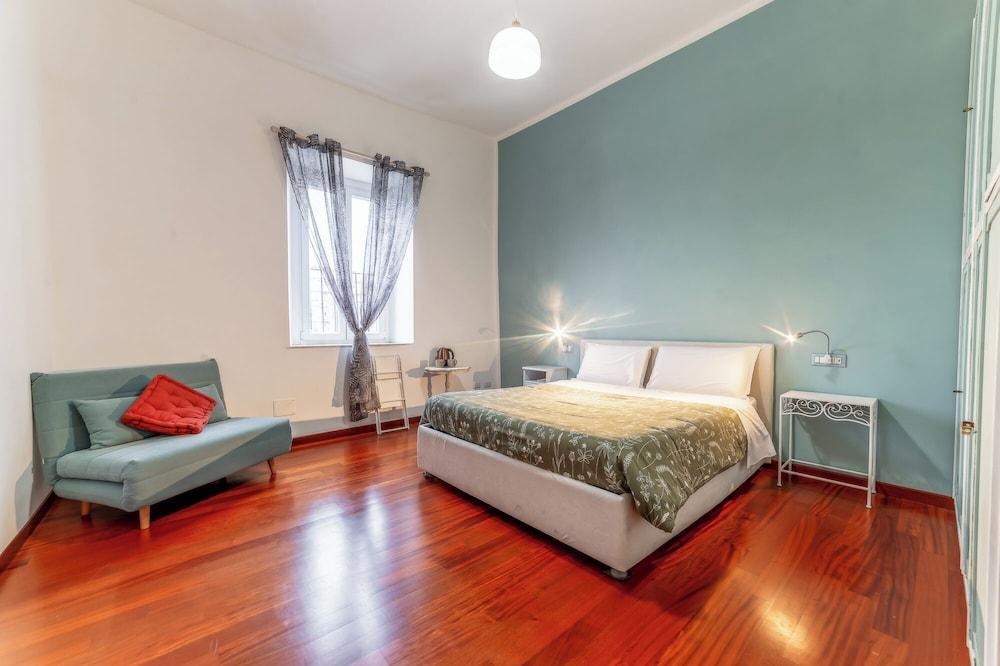 Campani Rooms - Termini Train Station - Tap to explore photos