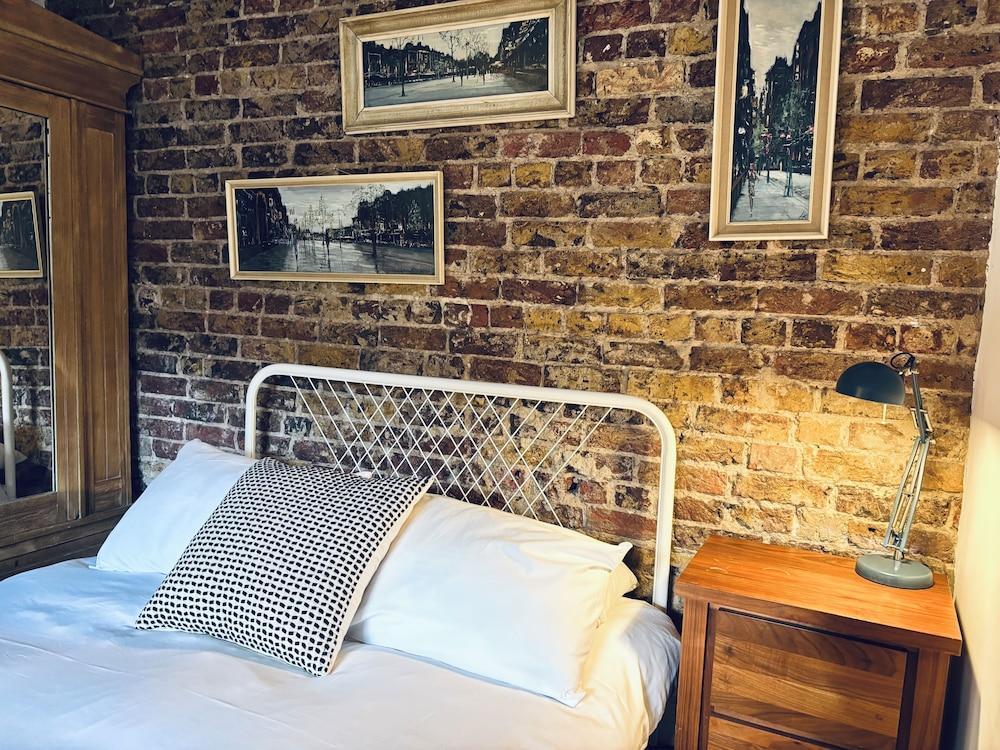 Central Victorian House Room Type - Classic Double Room, Garden View
