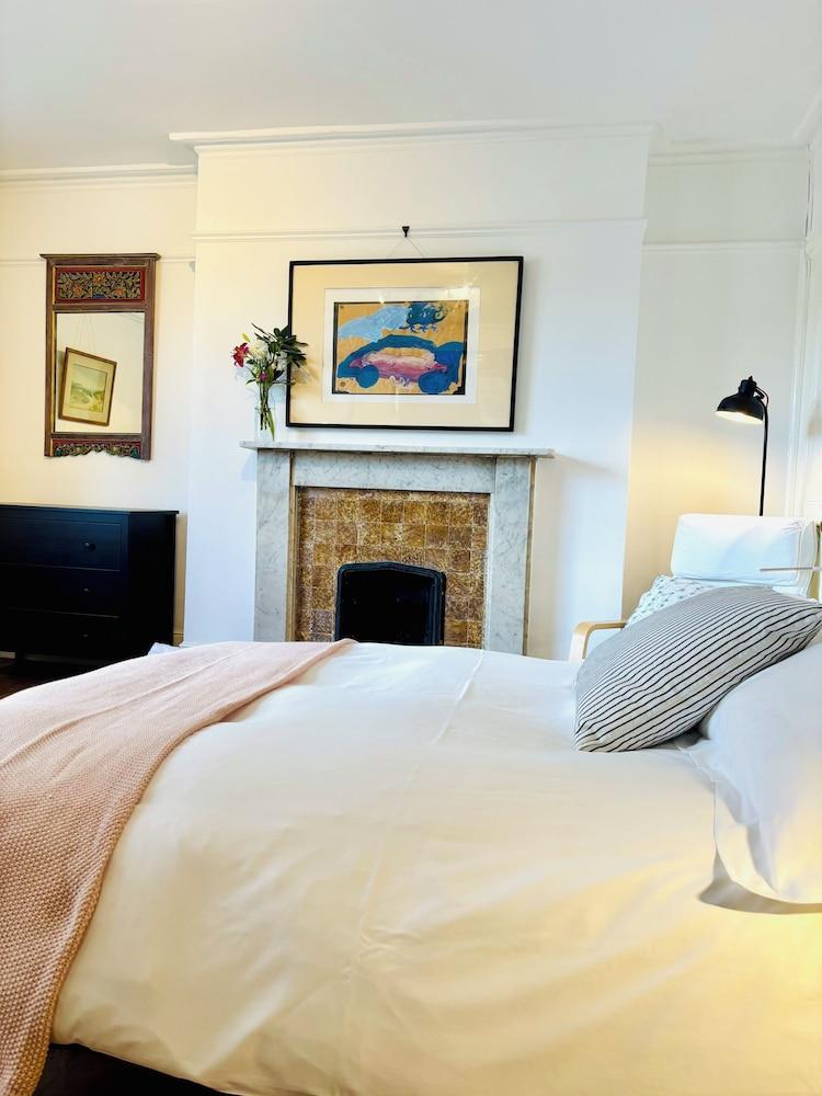 Central Victorian House Room Type - Classic Double Room