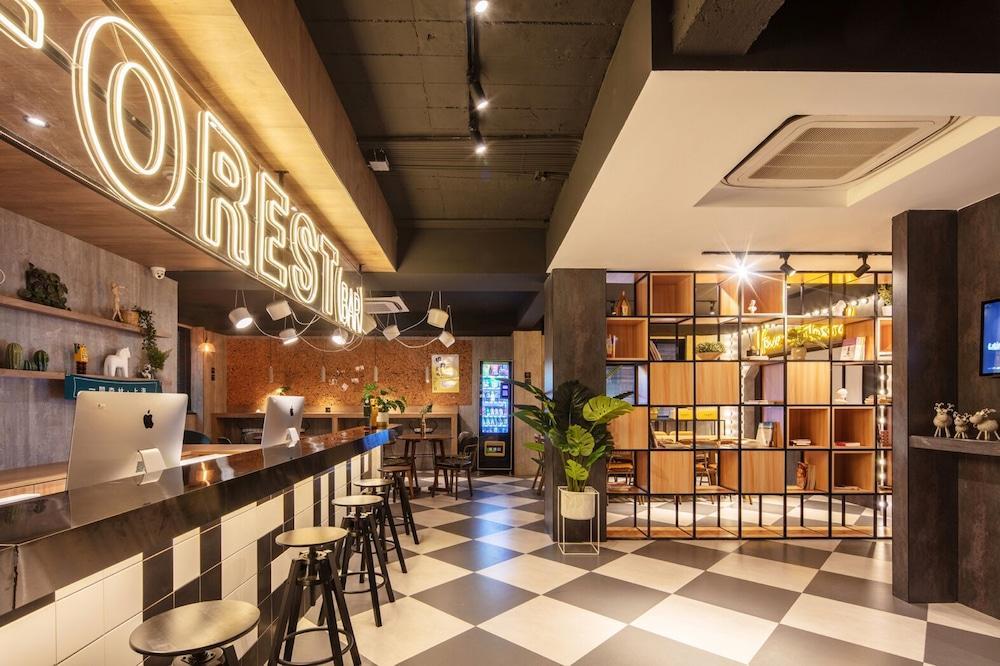 Iforest Hostel - Jing'an Temple Metro Station - Tap to explore photos