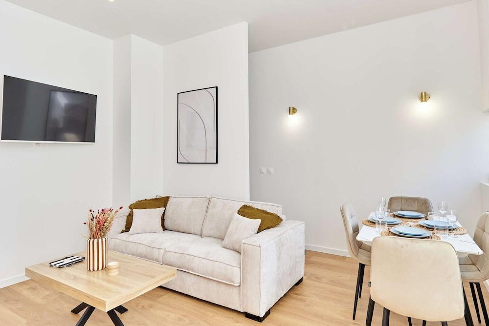 Charming AC Apartment - Buttes Chaumont Park - Tap to explore photos