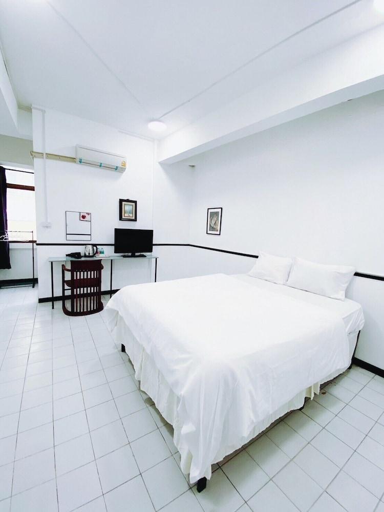 Bob House MRT Hua Lamphong Room Type - Double Room