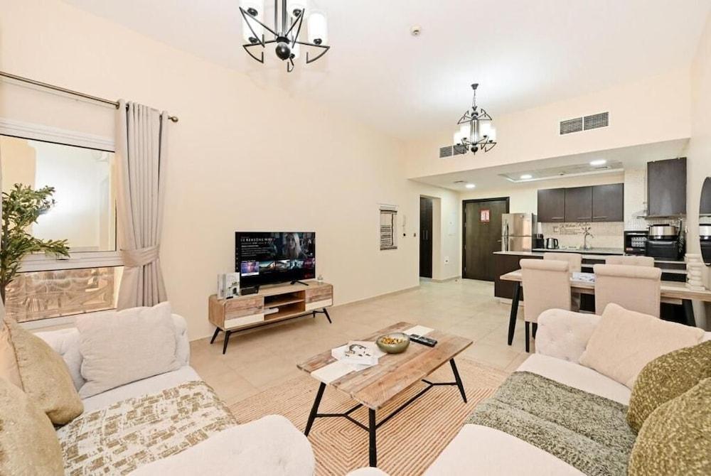 Bloomfields Homey 1BR in Al Ramth 37 - Tap to explore photos