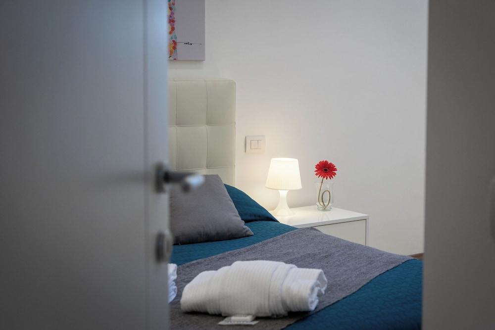 Rental in Rome Sant'angelo Apartment - Tap to explore photos