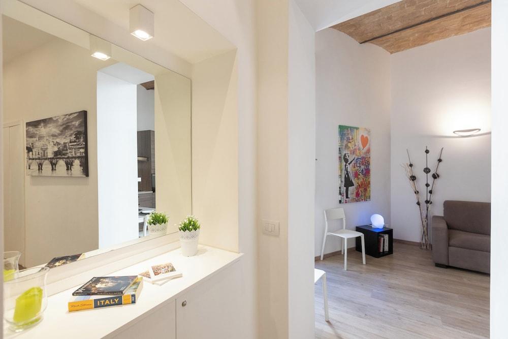 Rental in Rome Sant'angelo Apartment - Tap to explore photos