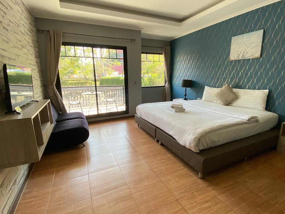 Tamnan Resort Pattaya - Tap to explore photos