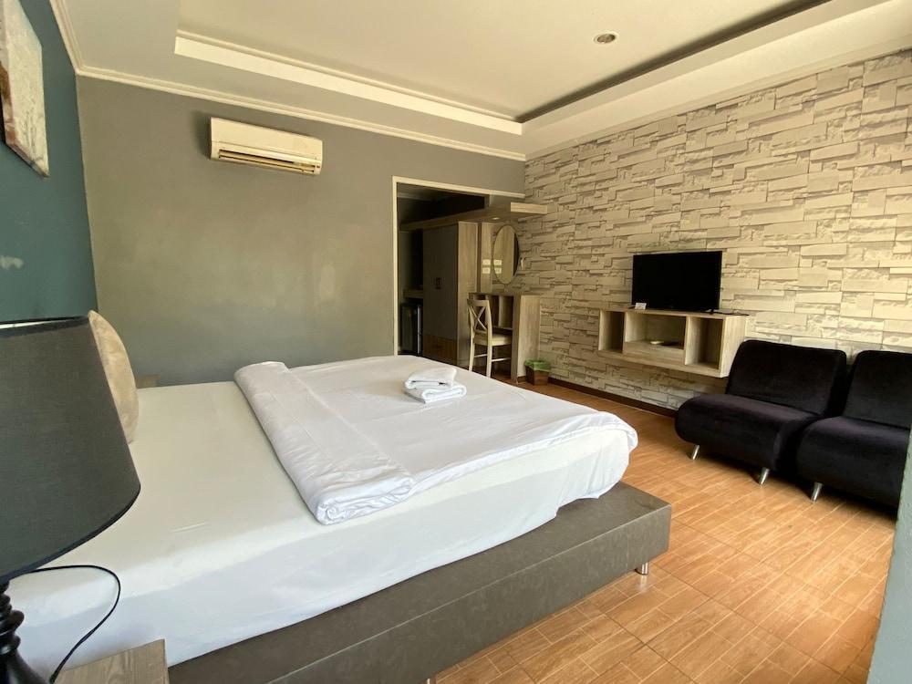 Tamnan Resort Pattaya Room Type - Deluxe Room