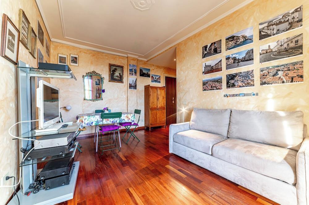 D&R Apartment - Metro Re di Roma - Tap to explore photos