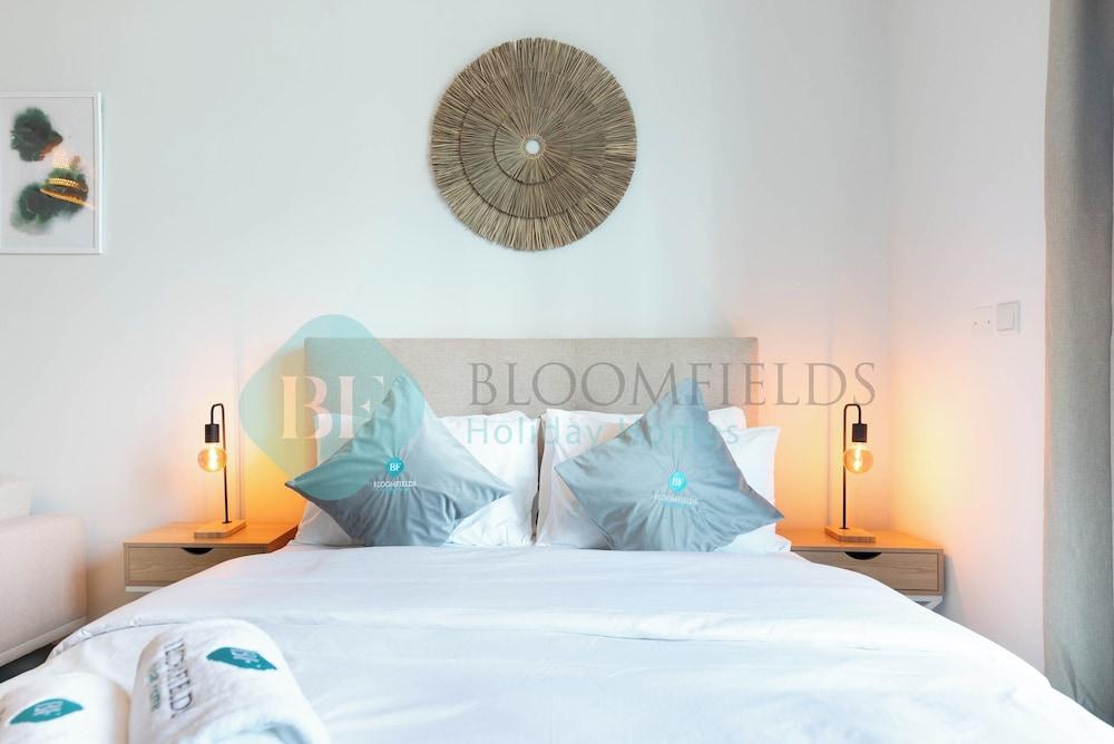 Bloomfields Spectacular STU Julphar - Tap to explore photos