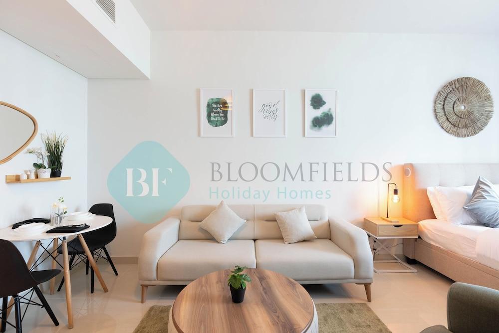 Bloomfields Spectacular STU Julphar - Tap to explore photos