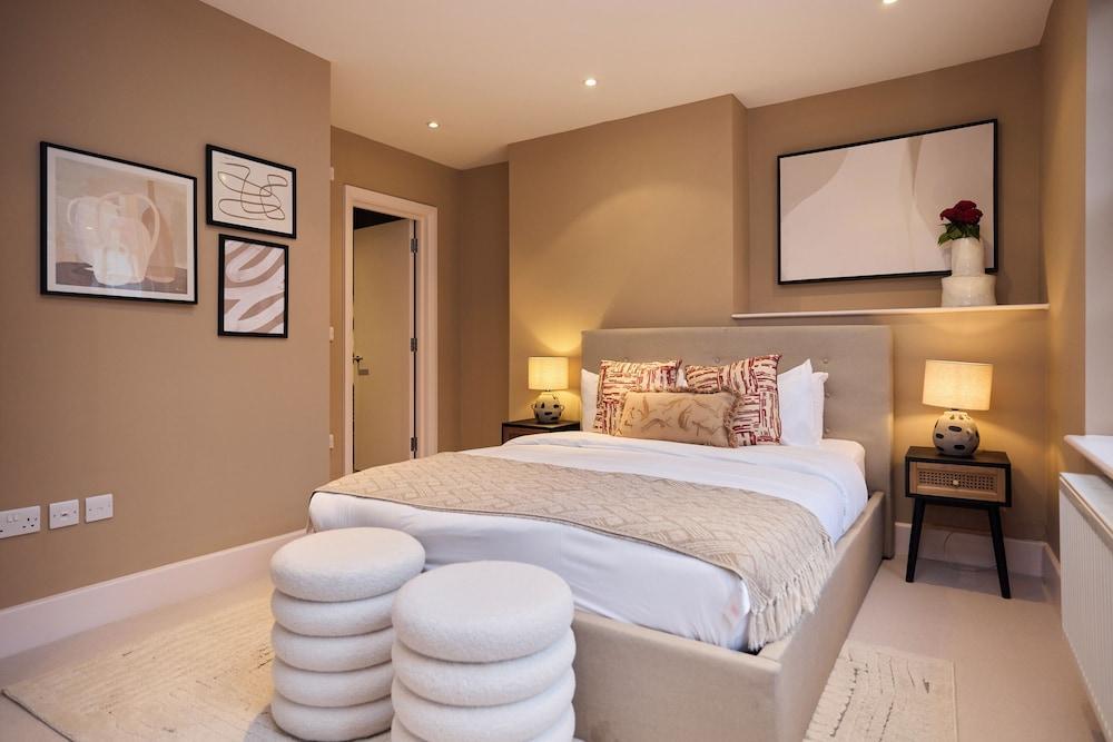 Brick Lane Duplex Styled Living - Tap to explore photos