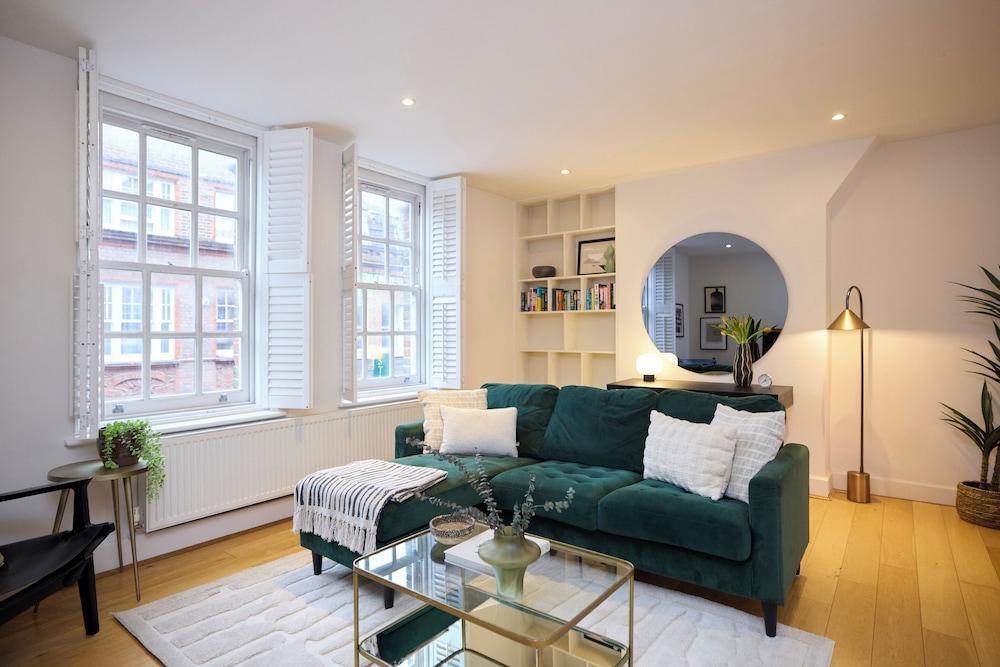 Brick Lane Duplex Styled Living - Tap to explore photos