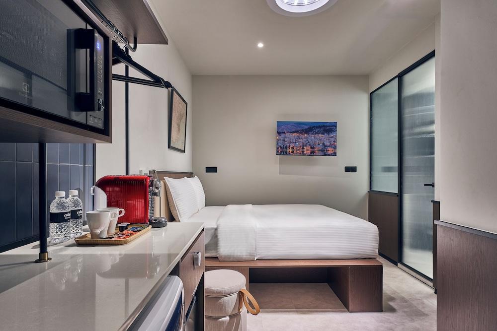Coliwoo Hotel Kampong Glam Room Type - Standard Queen (No Window)