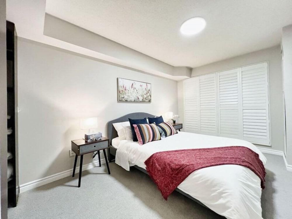 Designer Living - Near Rogers Centre - Tap to explore photos