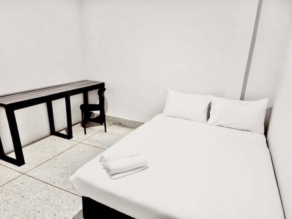 Mitr Inn Khaosan - Tap to explore photos