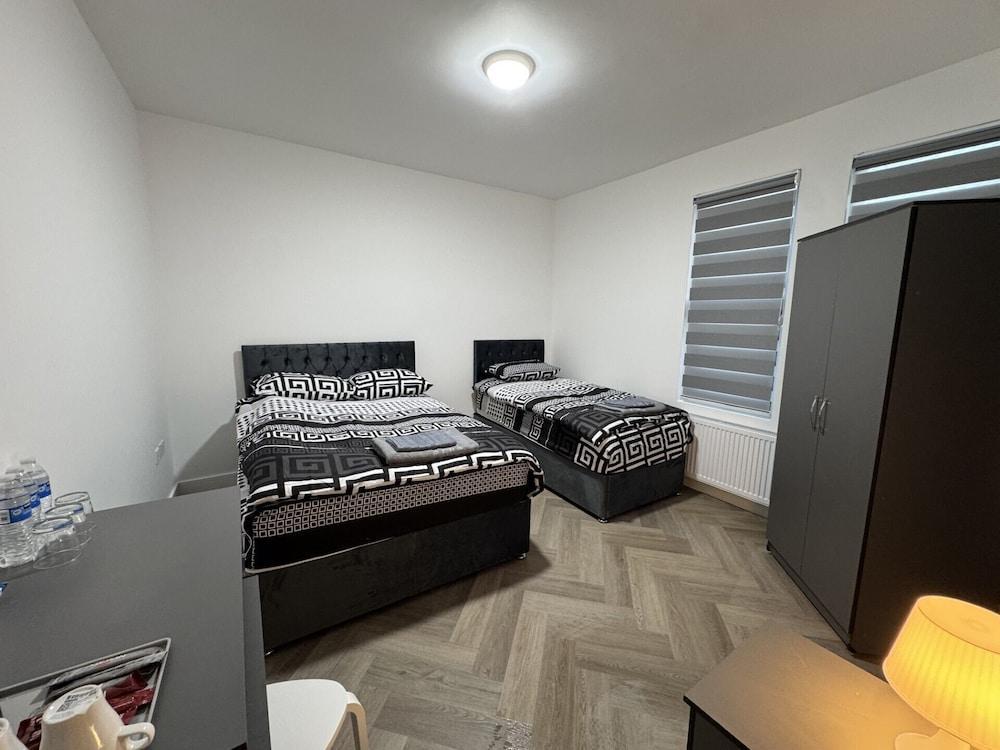 Old Ridgeway Hotel Room Type - Basic Triple Room