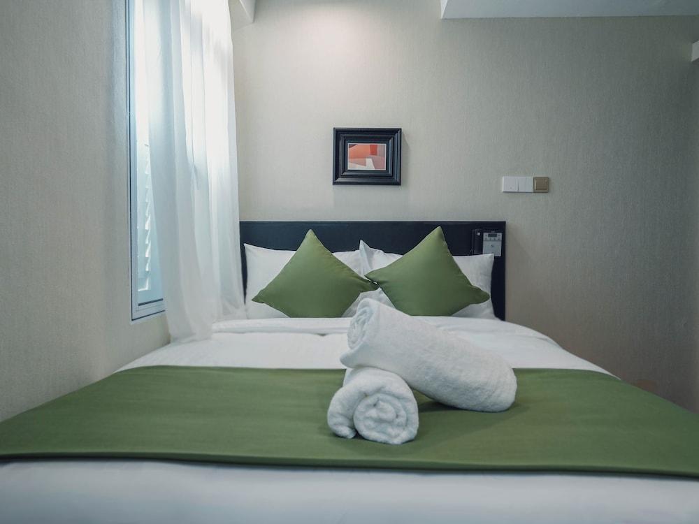 A Hotel Chinatown 11 Hrs Stay From 10PM to 9AM - Tap to explore photos