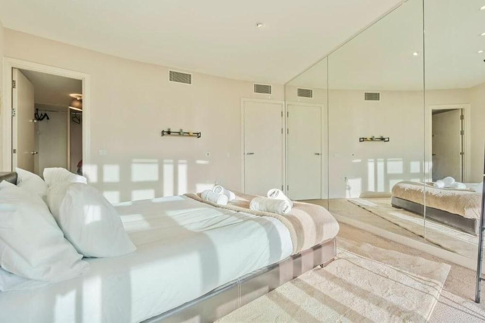 Battersea riverside 1 bedroom flat - Tap to explore photos