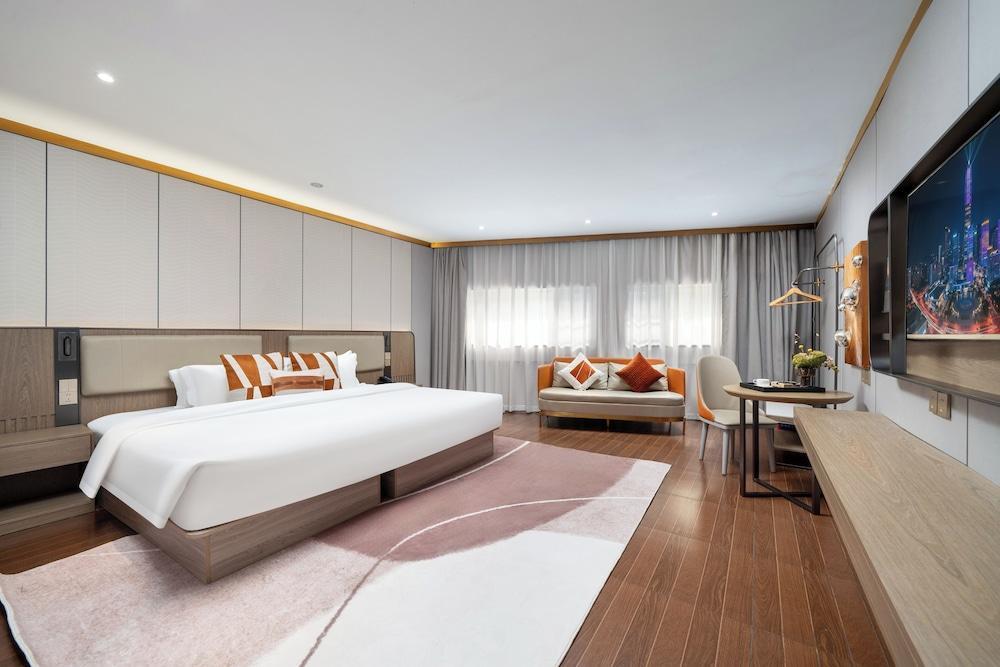 KAJI Hotel Room Type - Deluxe Double Room