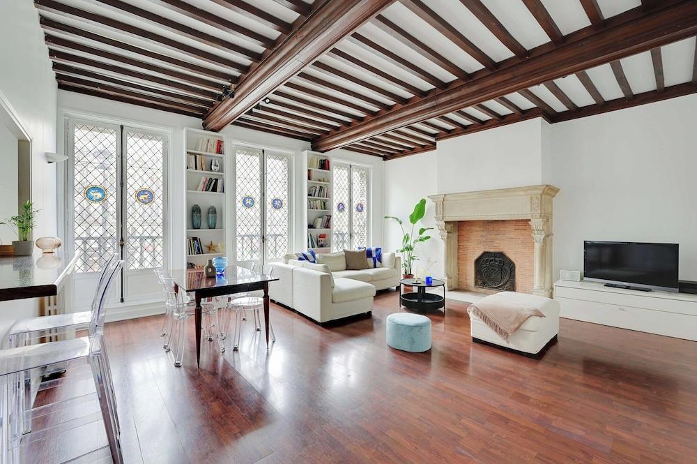 Beautiful Apartment in the Marais - 3bdr/6p - Paris - Tap to explore photos