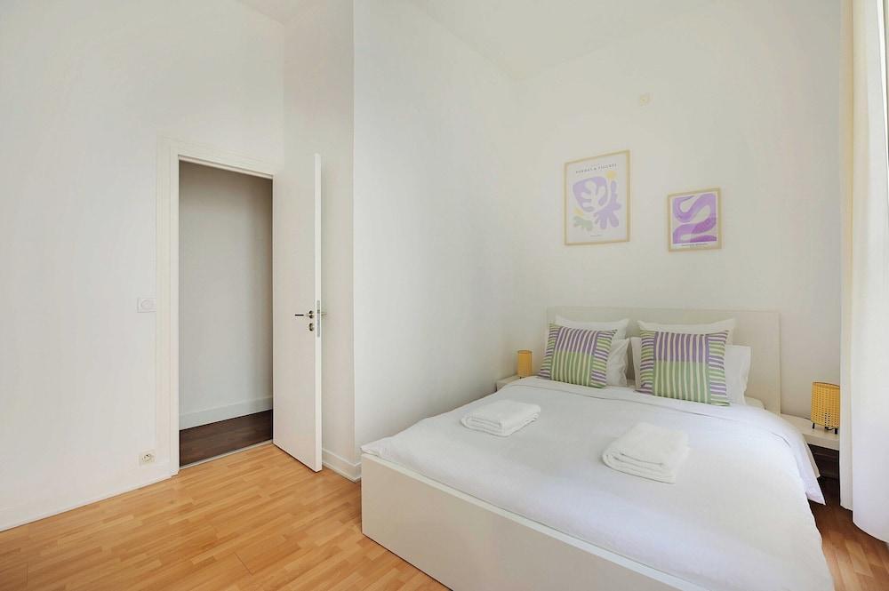 Beautiful Apartment in the Marais - 3bdr/6p - Paris - Tap to explore photos