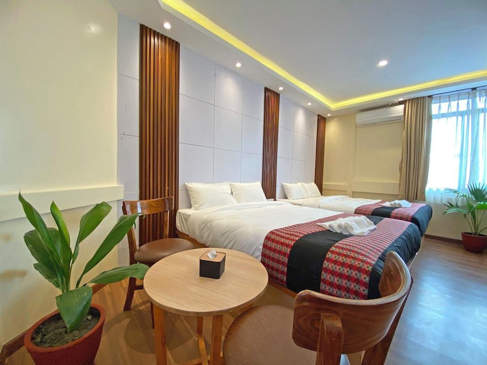 Hotel Insta Room Type - Deluxe Quadruple Room, City View