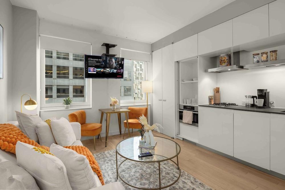 Chic NYC Retreat Beside Broadway - Tap to explore photos