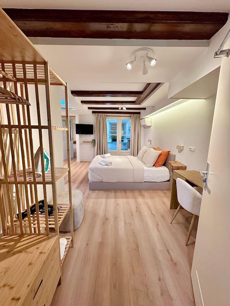 A&A Patio Suite
