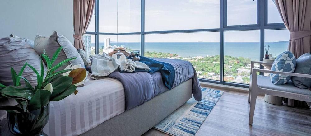 2 Bed Room Sea View Luxury Unit - Beachfront Unit - Tap to explore photos