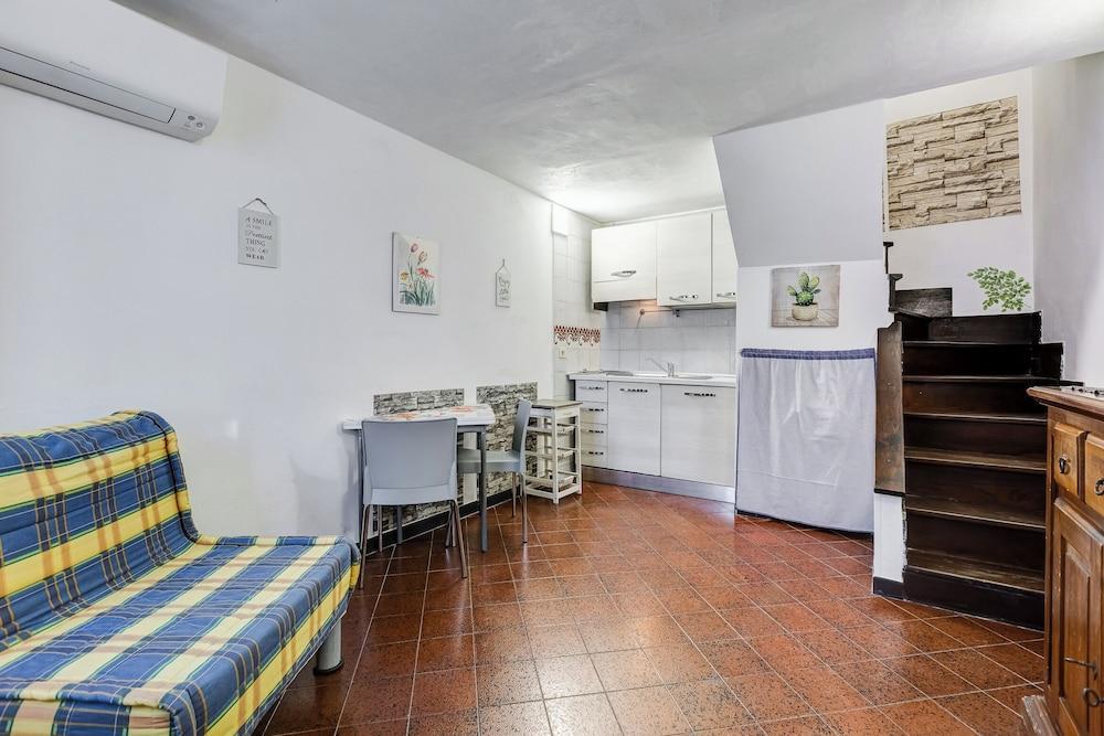Charming Apt with Garden and Park - Tap to explore photos