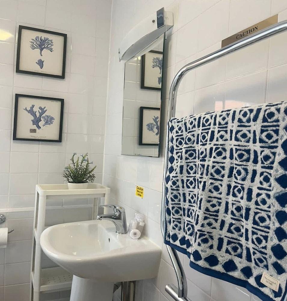 Cavendish Charm Mayfair Apartment - Tap to explore photos