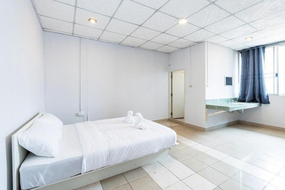 FLY INN Suvarnabhumi Airport Room Type - Double Room