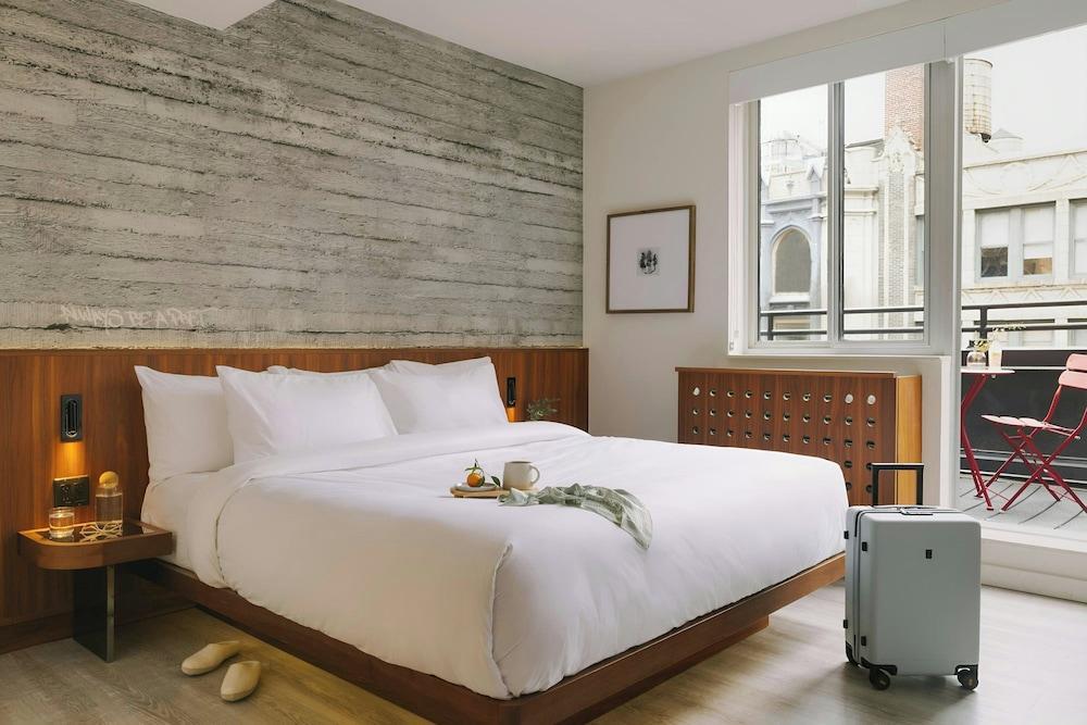 Hotel Henri NY Room Type - Premium Room, 1 King Bed
