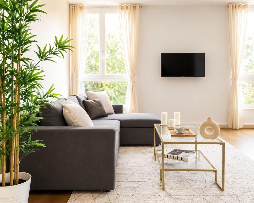1593 Charonne Room Type - Family Apartment, City View